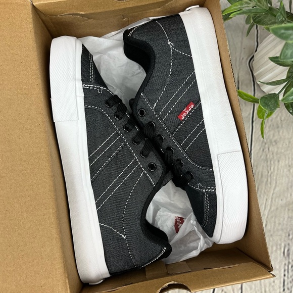 NIB Levi’s Turner Black Chambray Lace-Up Sneakers Sz 2 Youth - Picture 10 of 10